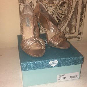 Brand New BLUE by Betsey Johnson gold, size 8.5